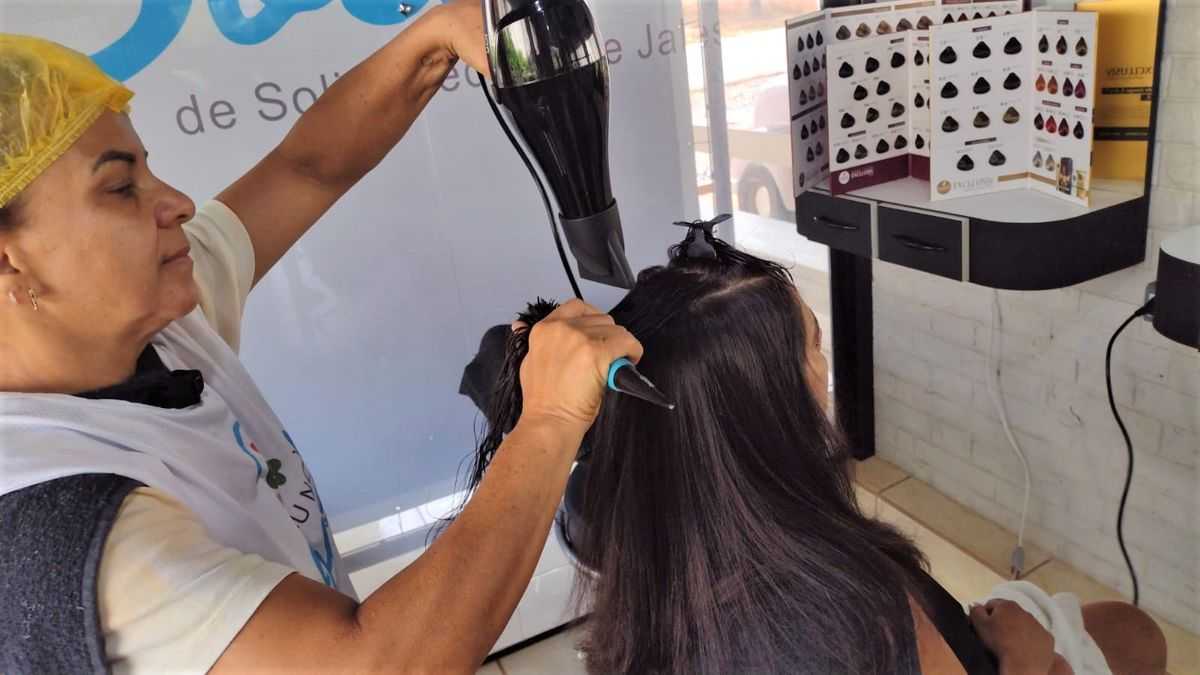 Fundo Social de Solidariedade de Jales inicia novo curso de auxiliar de cabeleireiro