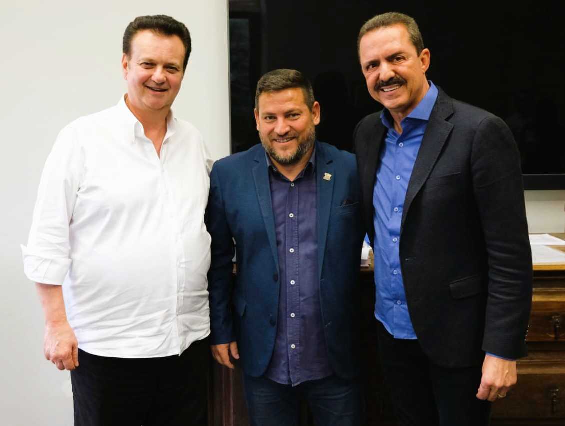 Prefeito Vaguininho, de Santana da Ponte Pensa, vai a SP reforçar pedidos de vários setores da administração pública