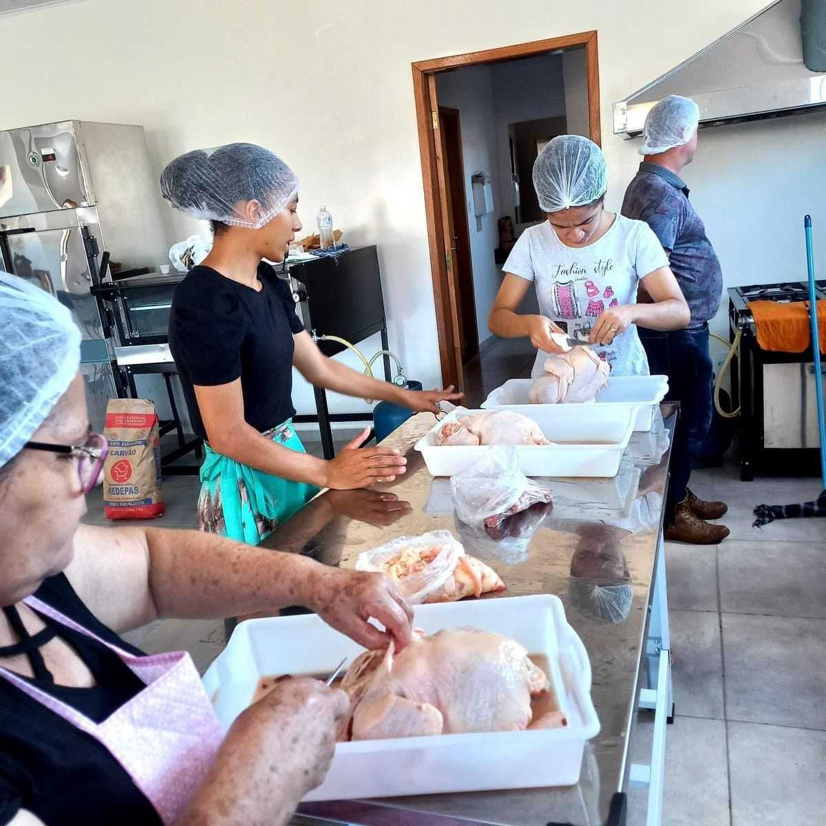Moradores de Guzolândia recebem capacitação profissional do Senar