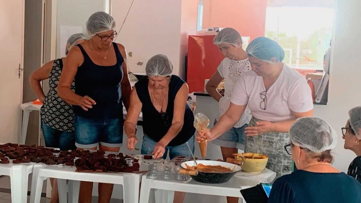 Santa Rita D’Oeste realiza oficina de culinária para idosos