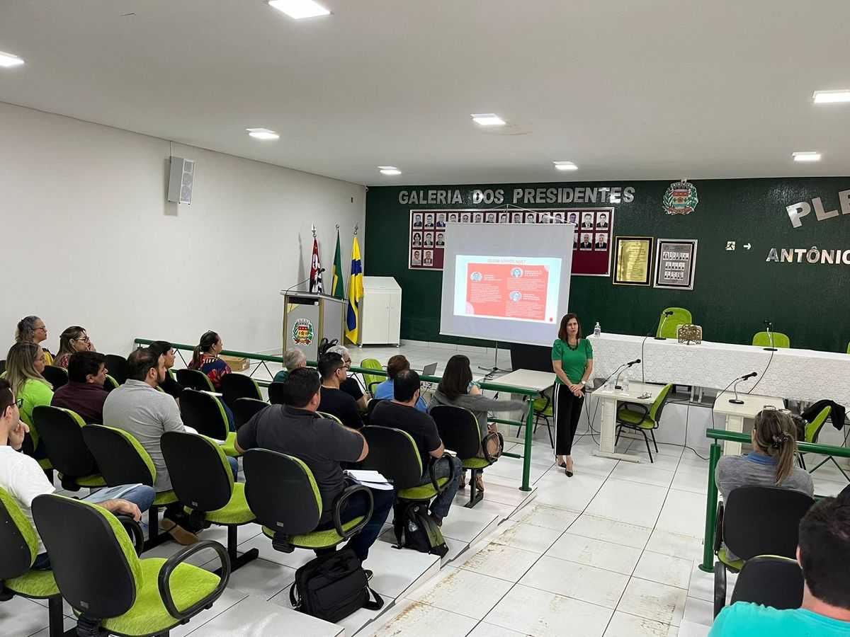 Servidores públicos de Dirce Reis participam de capacitação sobre a nova lei de licitações