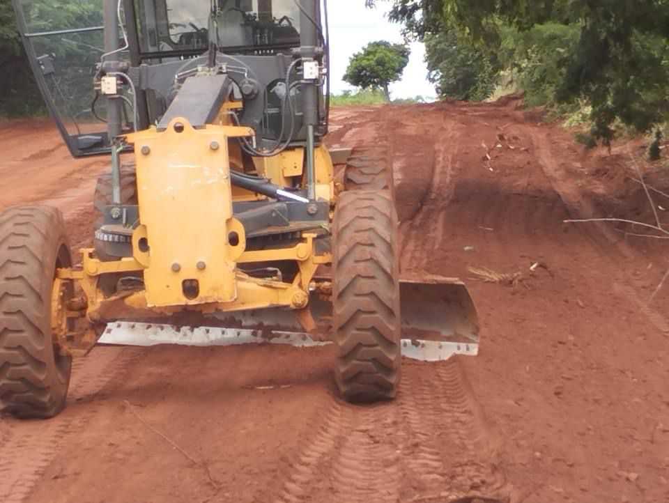 Prefeitura de Santa Rita D’Oeste realiza manutenção de várias estradas