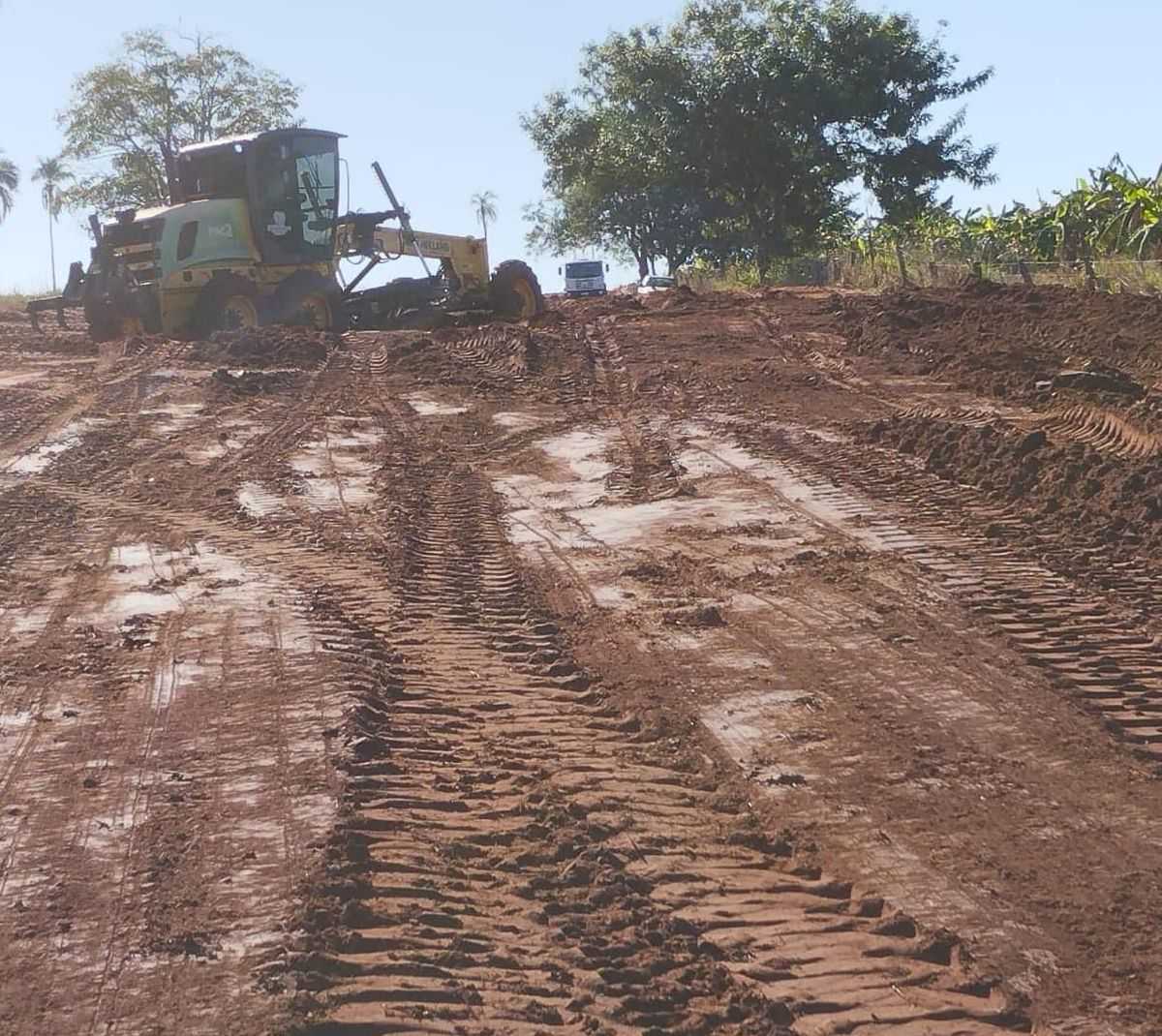 Secretaria da Agricultura de Santa Rita D’Oeste realiza melhorias em estrada rural