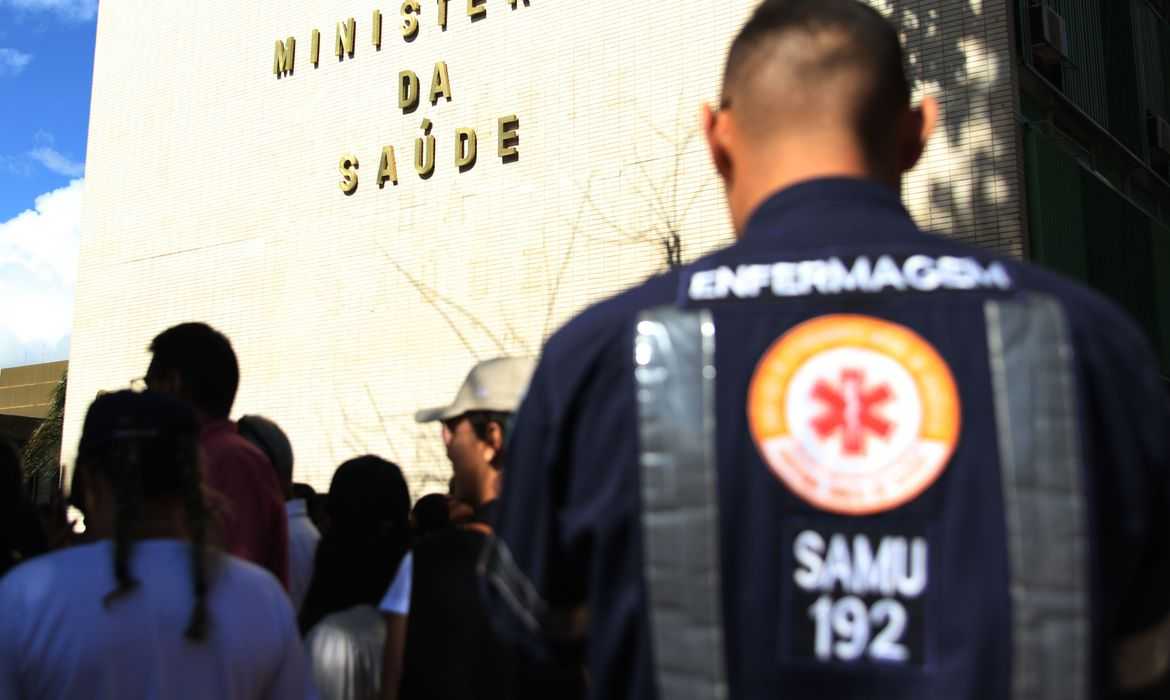 Piso da enfermagem: prefeituras podem ser responsabilizadas se não cumprirem prazo
