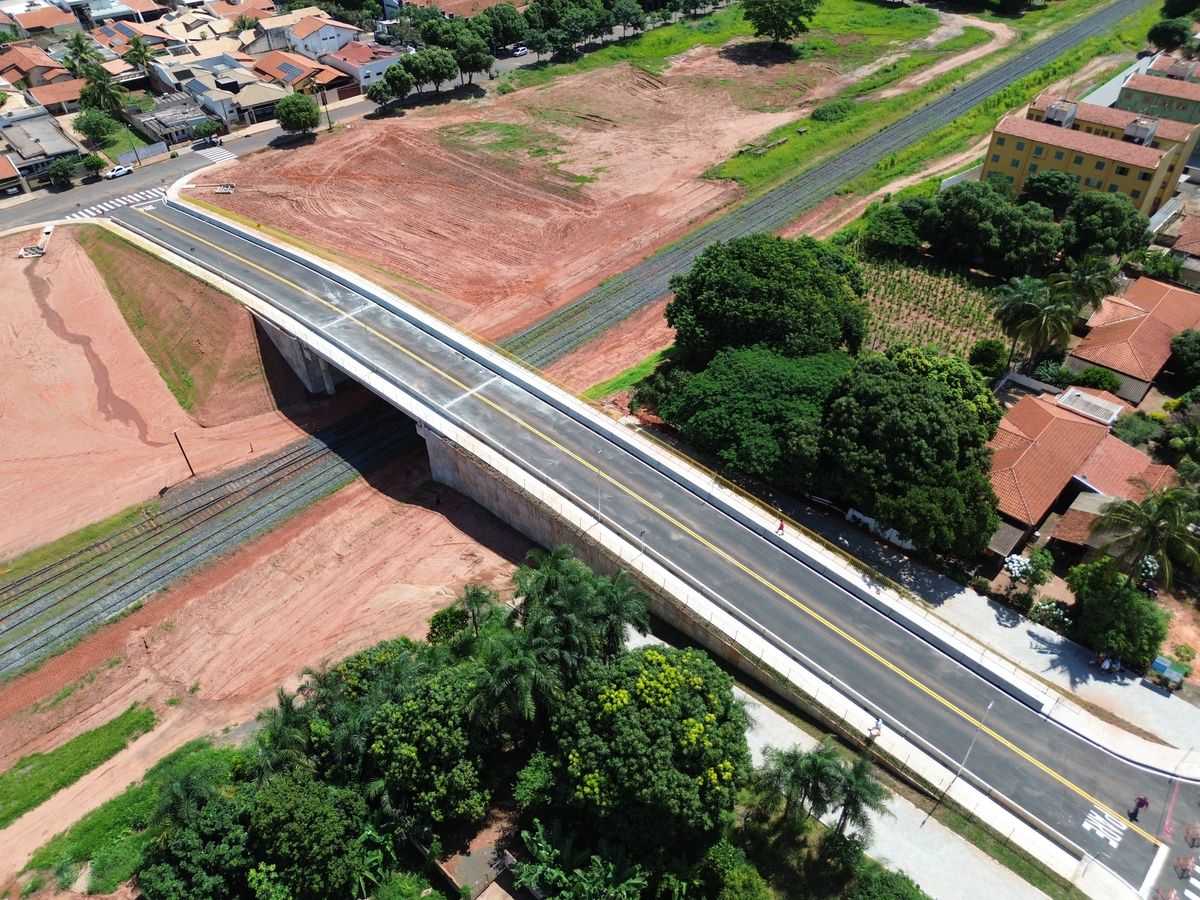 Dia histórico: Rumo e Prefeitura inauguram o segundo viaduto sobre a linha férrea denominado Jornalista Deonel Rosa Júnior