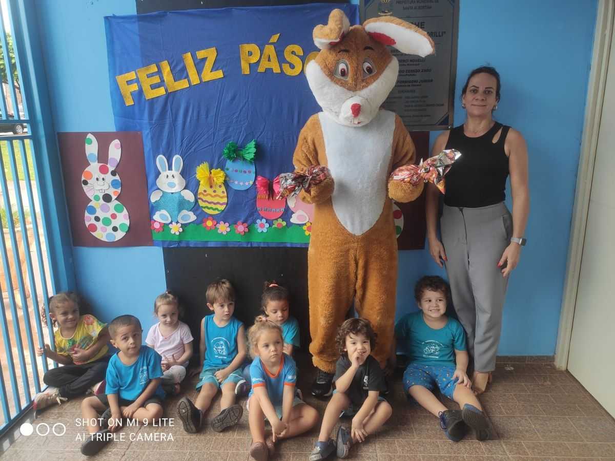Santa Albertina realiza entrega de ovos de Páscoa para alunos da rede municipal