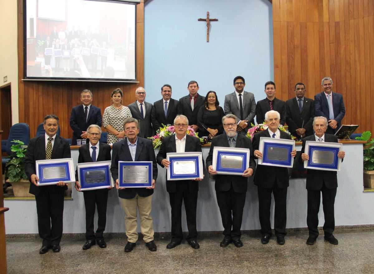 Emoção marca a entrega de Títulos de Cidadão Jalesense da Câmara a sete homenageados