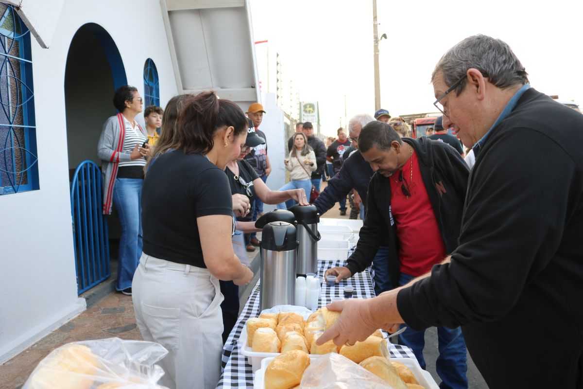 Sucesso de público, Festa do Motorista reúne mais de 2 mil veículos e lota praça da catedral