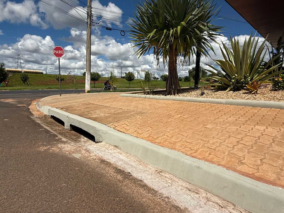 Prefeitura de Jales orienta a população sobre a importância da limpeza de sarjetas