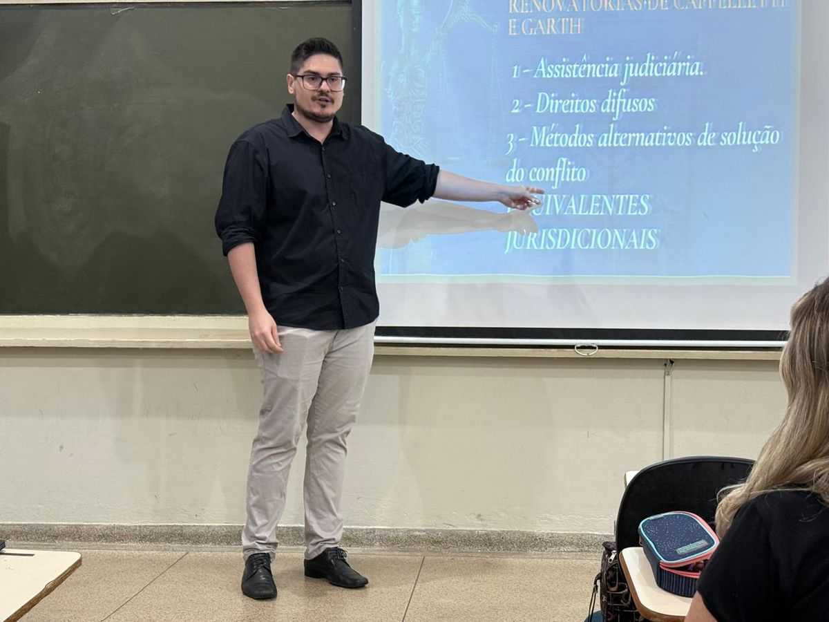 Conciliador do Tribunal de Justiça de São Paulo ministra palestra a alunos de Direito do UNIJALES