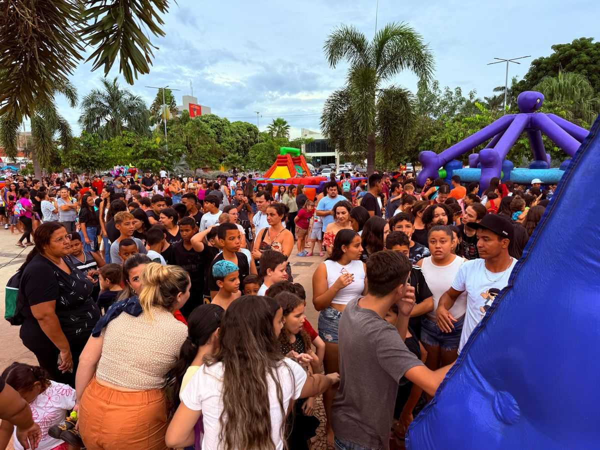 Jales terá brinquedos infláveis e cinema ao ar livre no dia 15 de abril na praça da Catedral