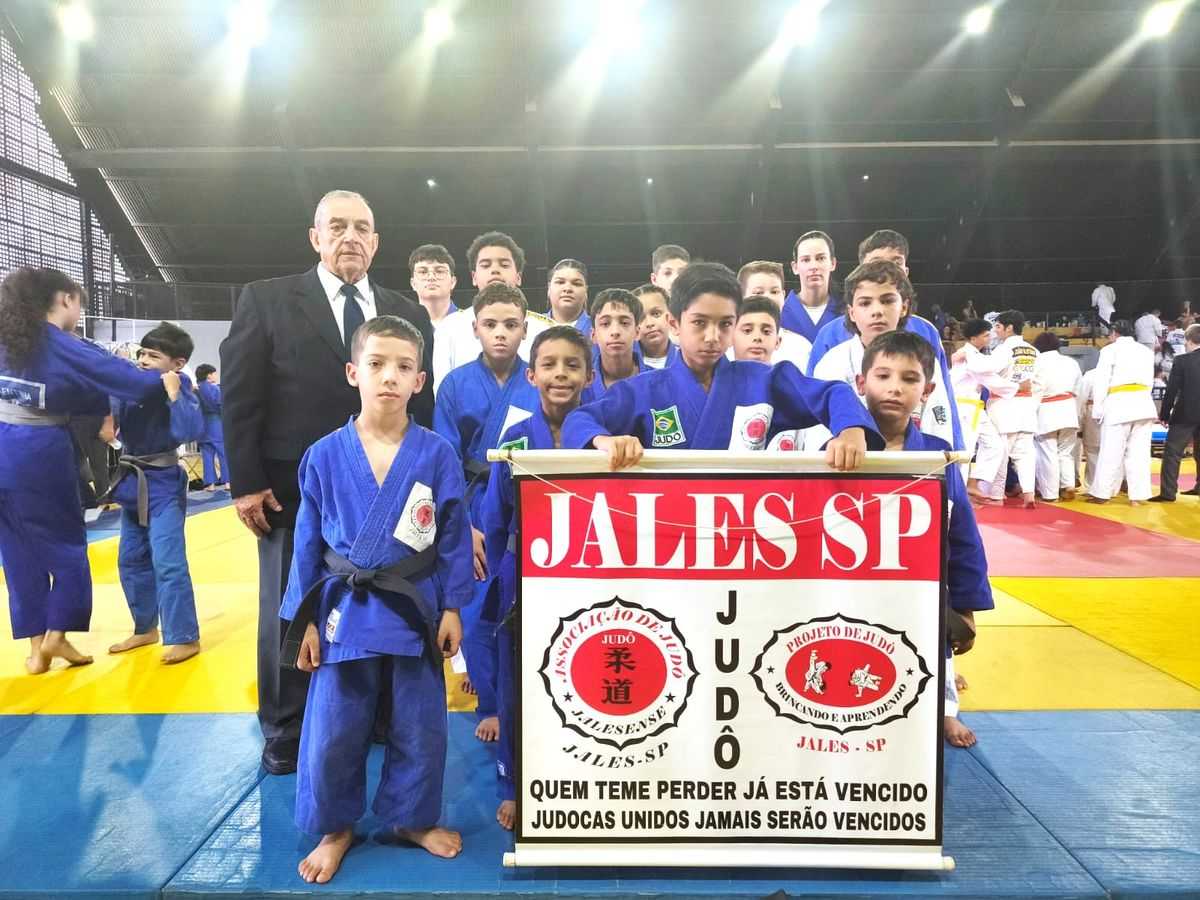 Judocas jalesenses conquistam 15 medalhas no 5º Campeonato de Judô “Sensei Mazinho” em Fernandópolis