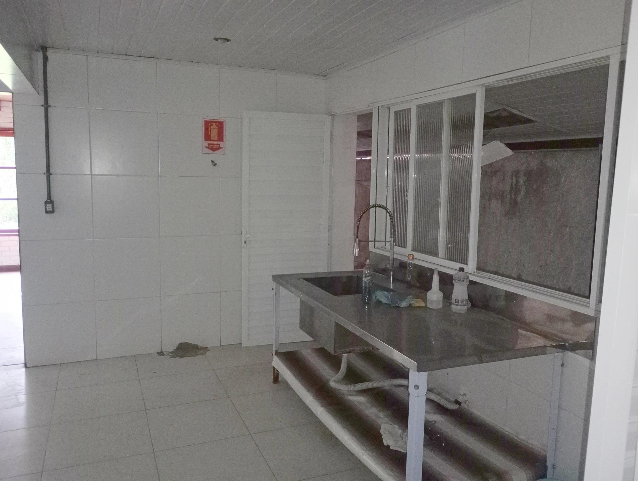 Casa à venda com 1 quarto, 210m² - Foto 4
