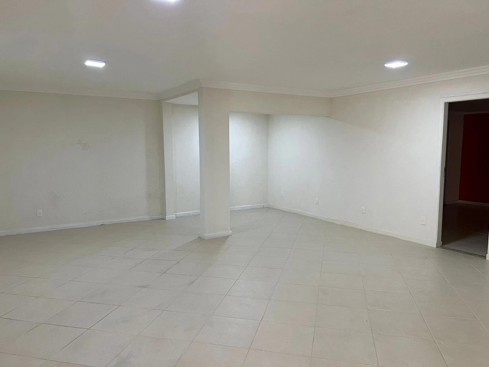 Casa à venda com 6 quartos, 310m² - Foto 7