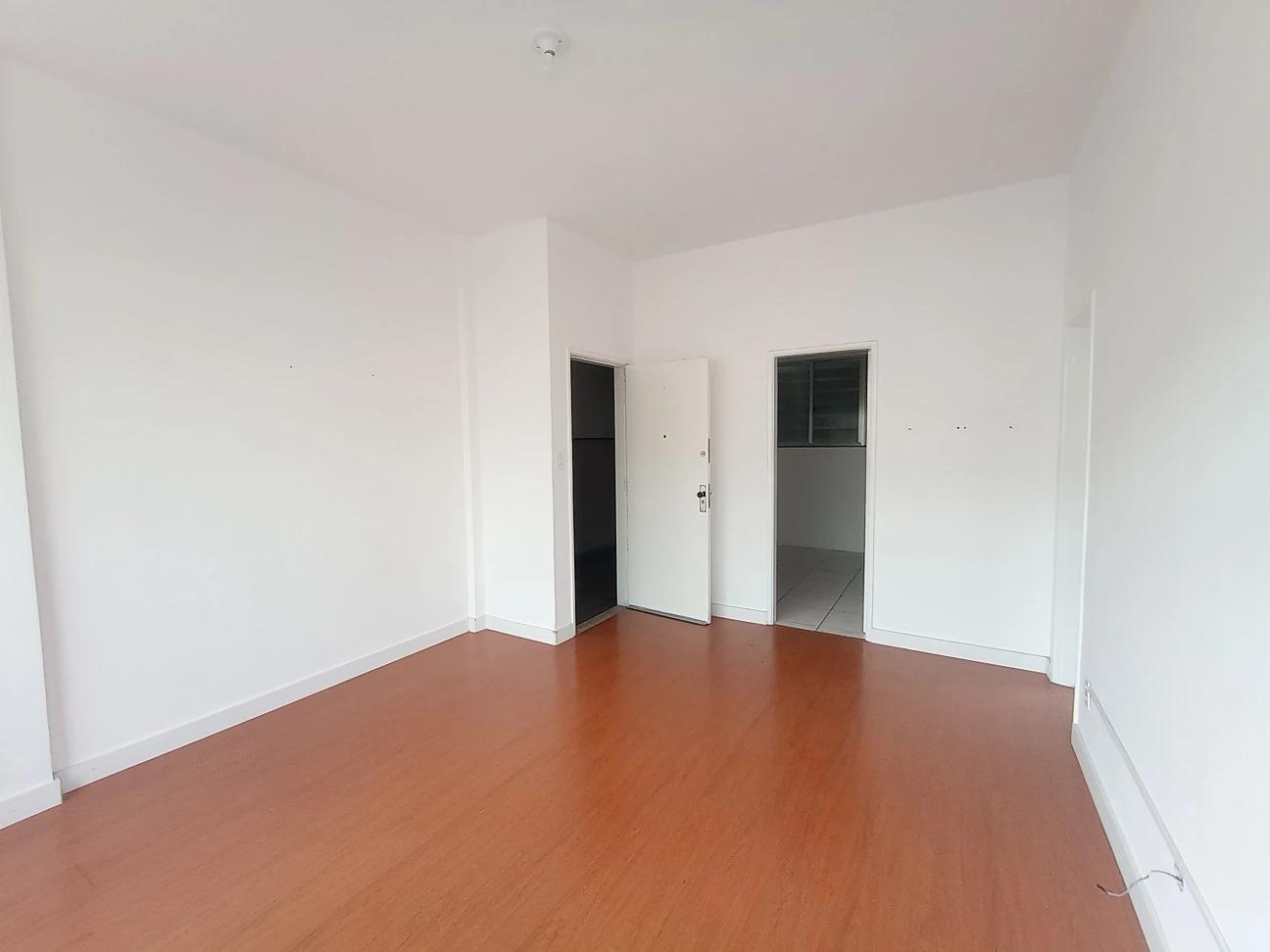 Apartamento à venda com 2 quartos, 70m² - Foto 2