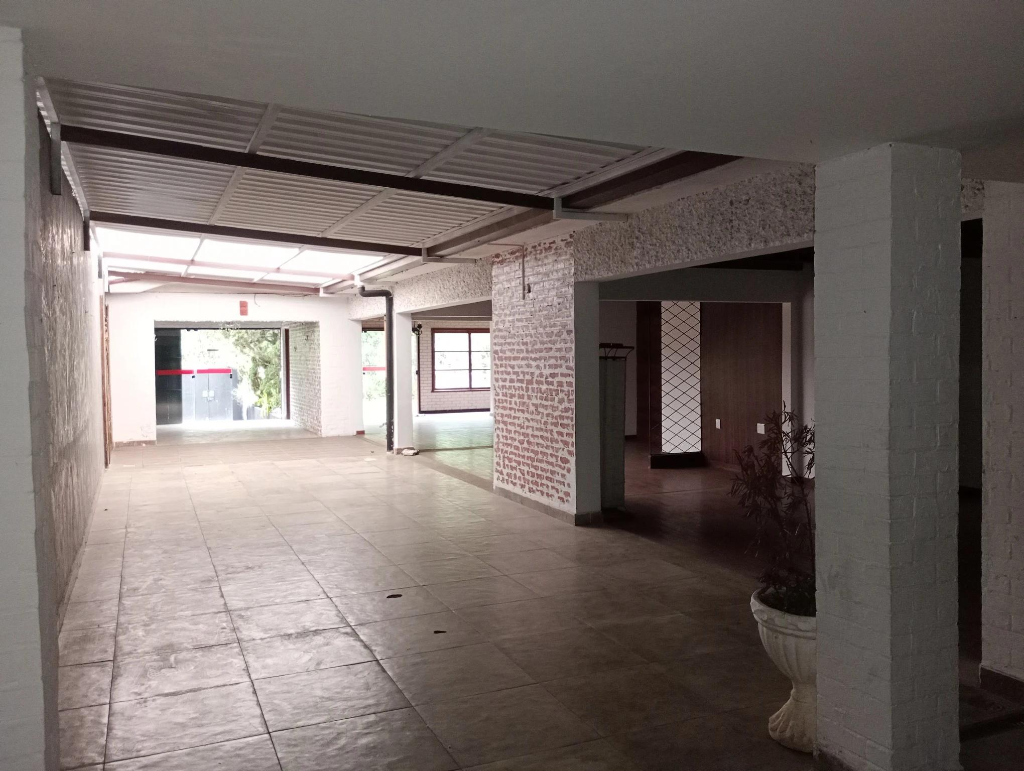 Casa à venda com 1 quarto, 210m² - Foto 2