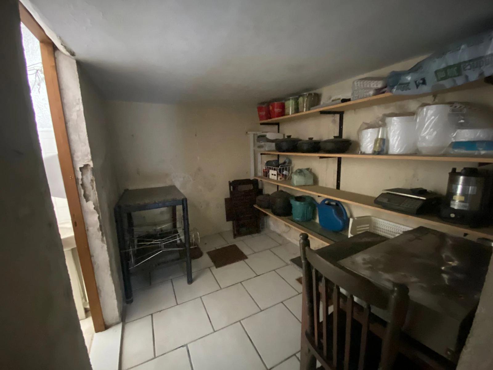 Casa à venda com 1 quarto, 173m² - Foto 2