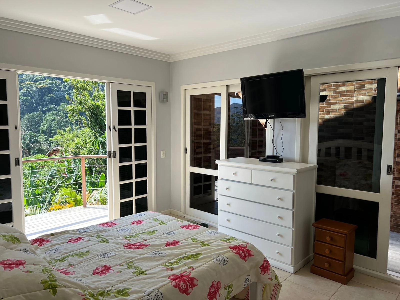 Casa à venda com 6 quartos, 310m² - Foto 5