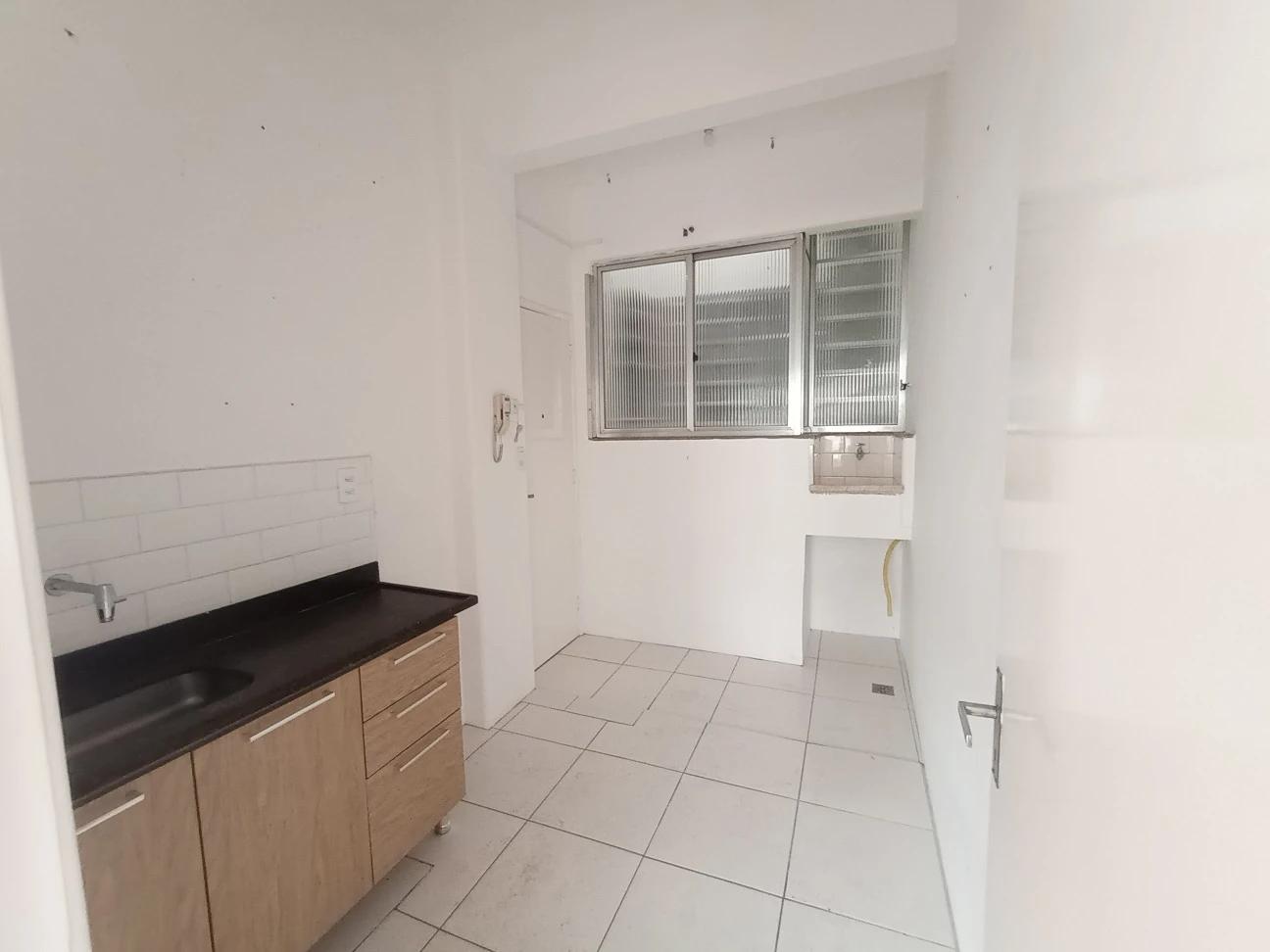 Apartamento à venda com 2 quartos, 70m² - Foto 11
