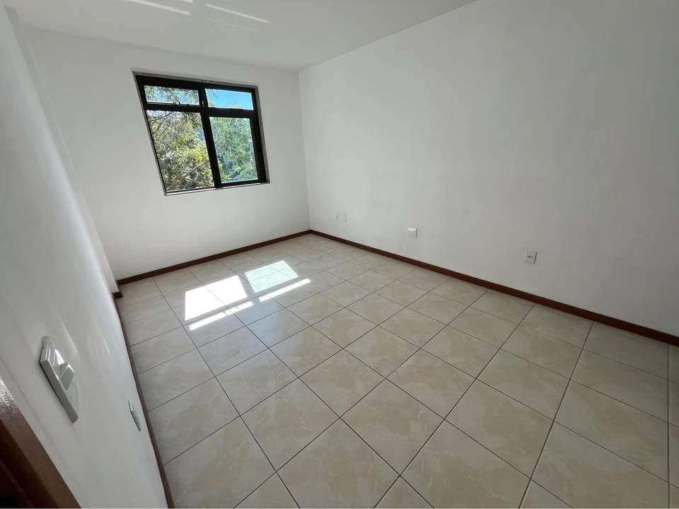 Apartamento à venda com 3 quartos, 110m² - Foto 2