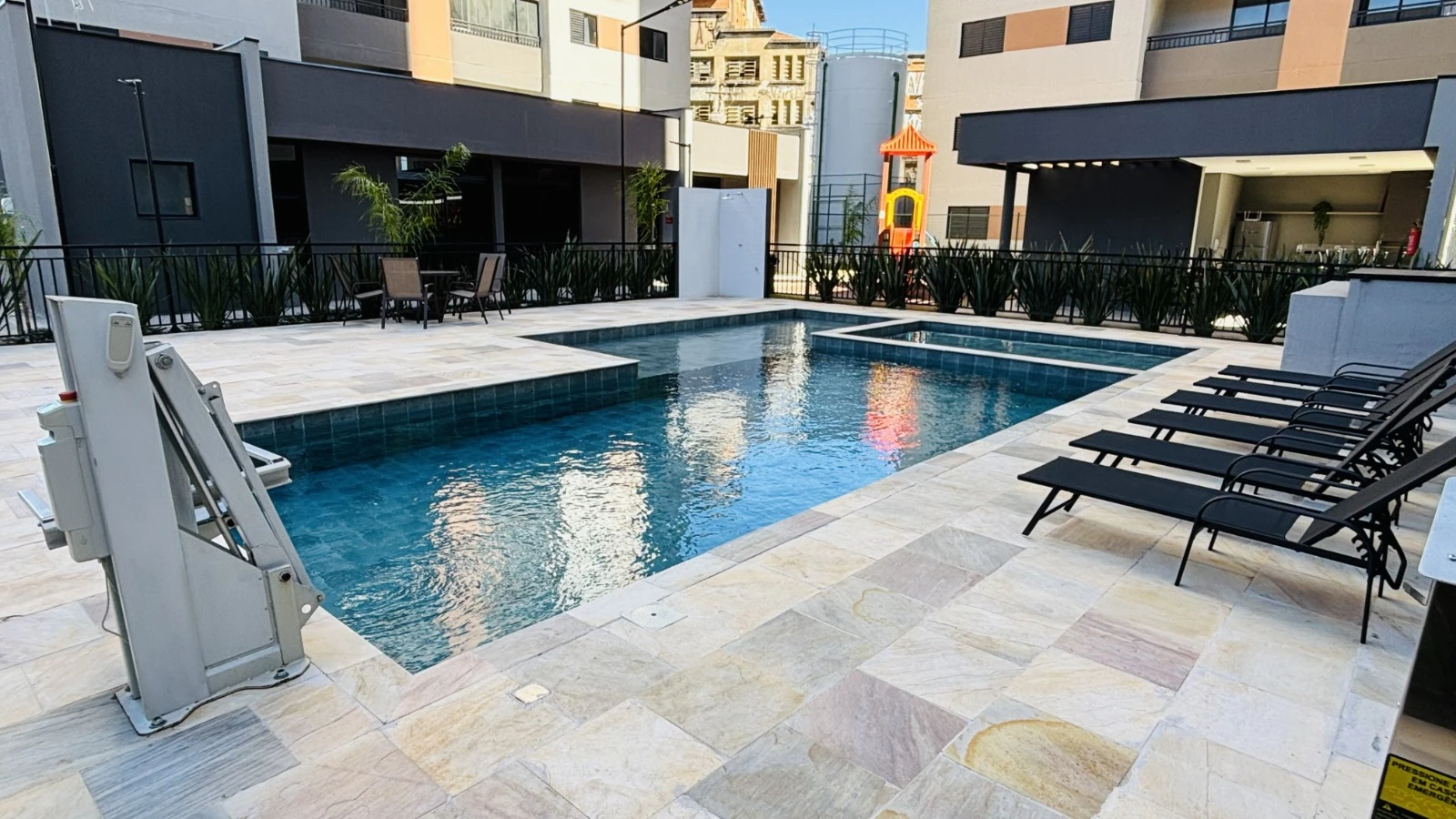 Piscina Adulto e Infantil