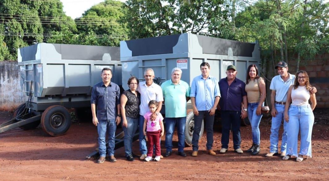 Zona Rural de Itapagipe foi contemplada com 3 carretas caçamba e 2 funis para adubação