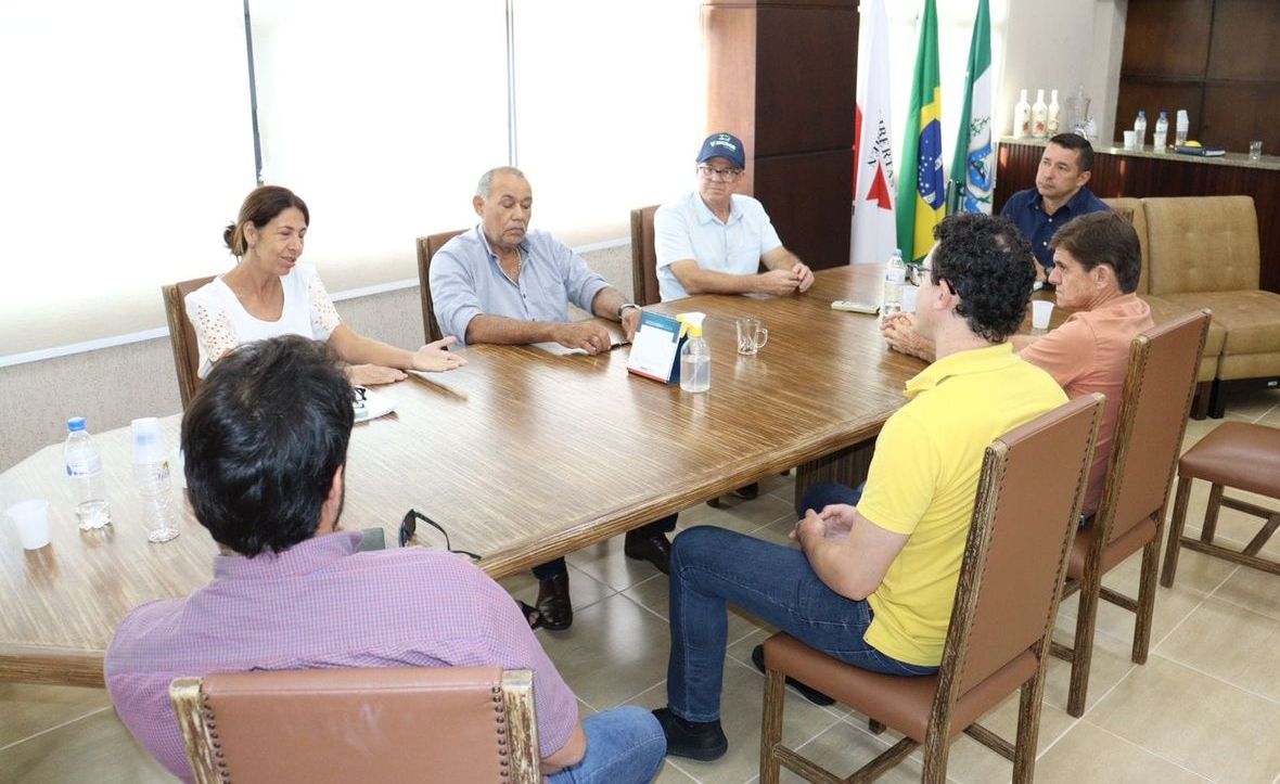 Prefeito Ricardo Garcia se encontra com vereadores para alinhamento e planejamento