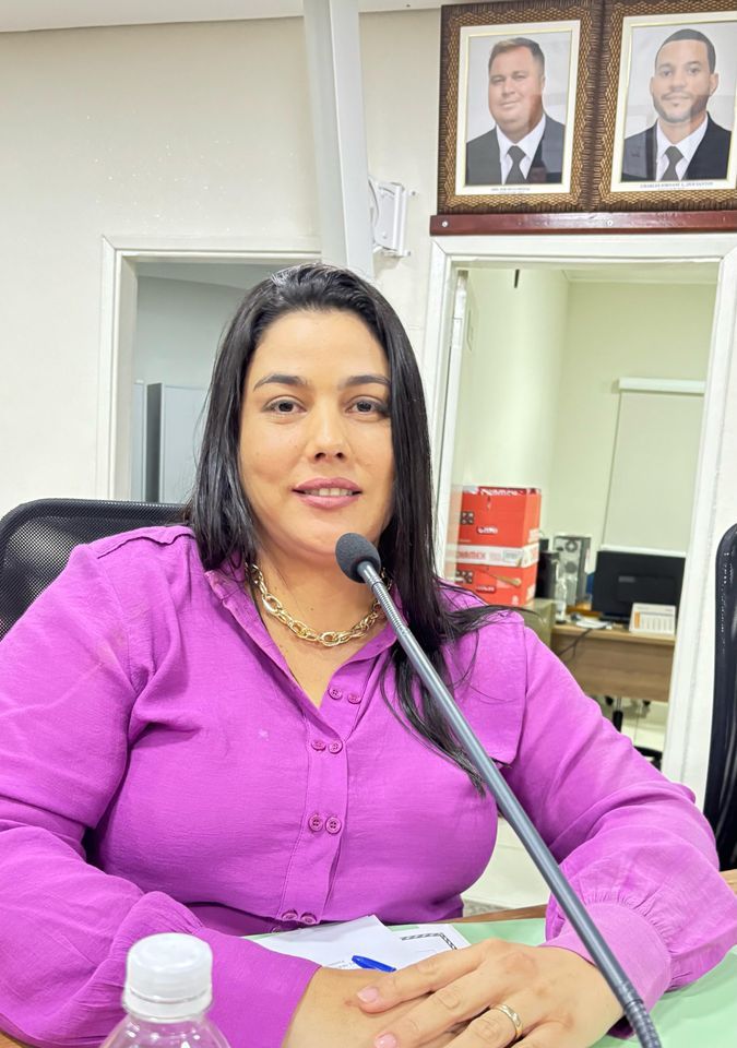 Vereadora Francilaine solicita transporte escolar para alunos da zona urbana