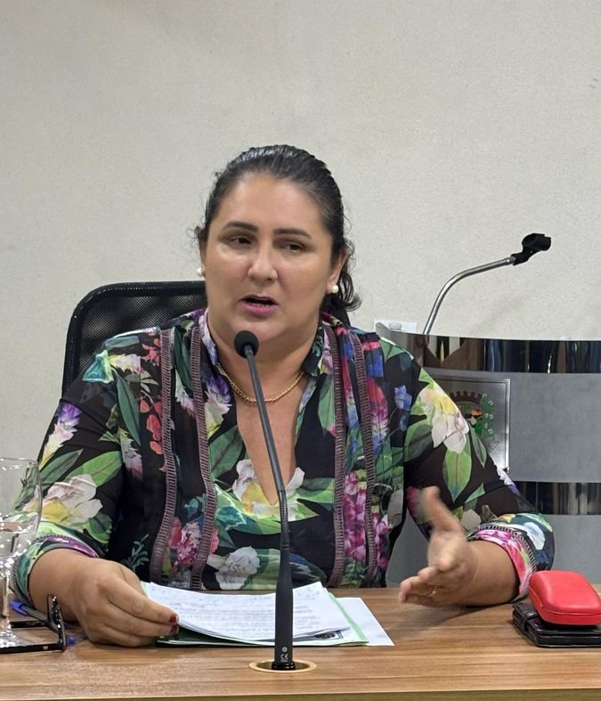 Vereadora Valquíria Borges solicita folga para servidores municipais no dia de seus aniversários