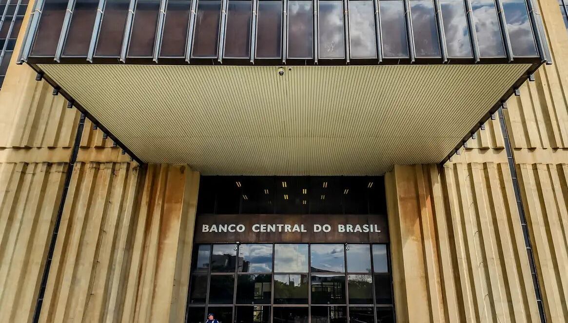 Copom deve anunciar nova alta da Selic nesta quarta-feira, pressionado por alimentos e energia
