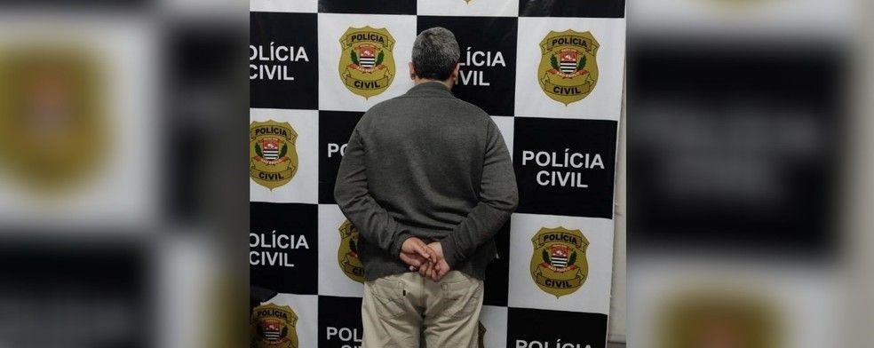 📍 CATANDUVA (SP) — Um professor acusado de estuprar 18 alunas de uma escola municipal foi preso na tarde desta segunda-feira (14)