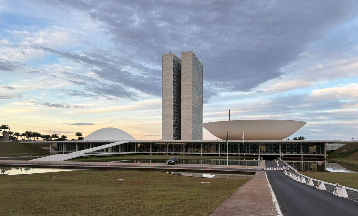 Nova bomba fiscal de R$ 1 trilhão avança no Congresso e preocupa especialistas