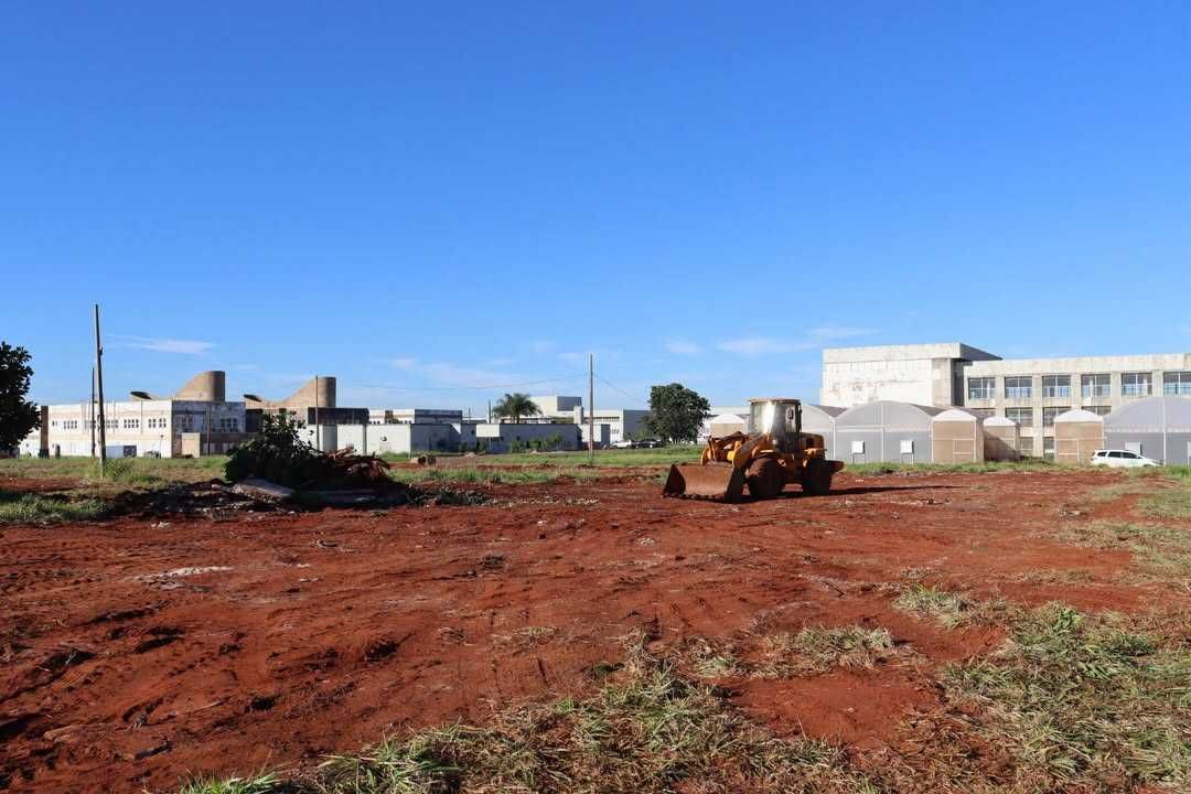 Prefeitura de Frutal e UEMG realizam ação de limpeza para fortalecer ambiente acadêmico