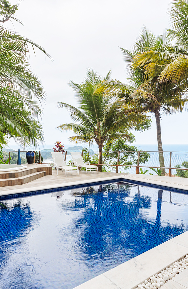 <p style="text-align: center;">UMA CASA <em>completa</em> NO<br />
CONDOMÍNIO TIJUCOPAVA</p>