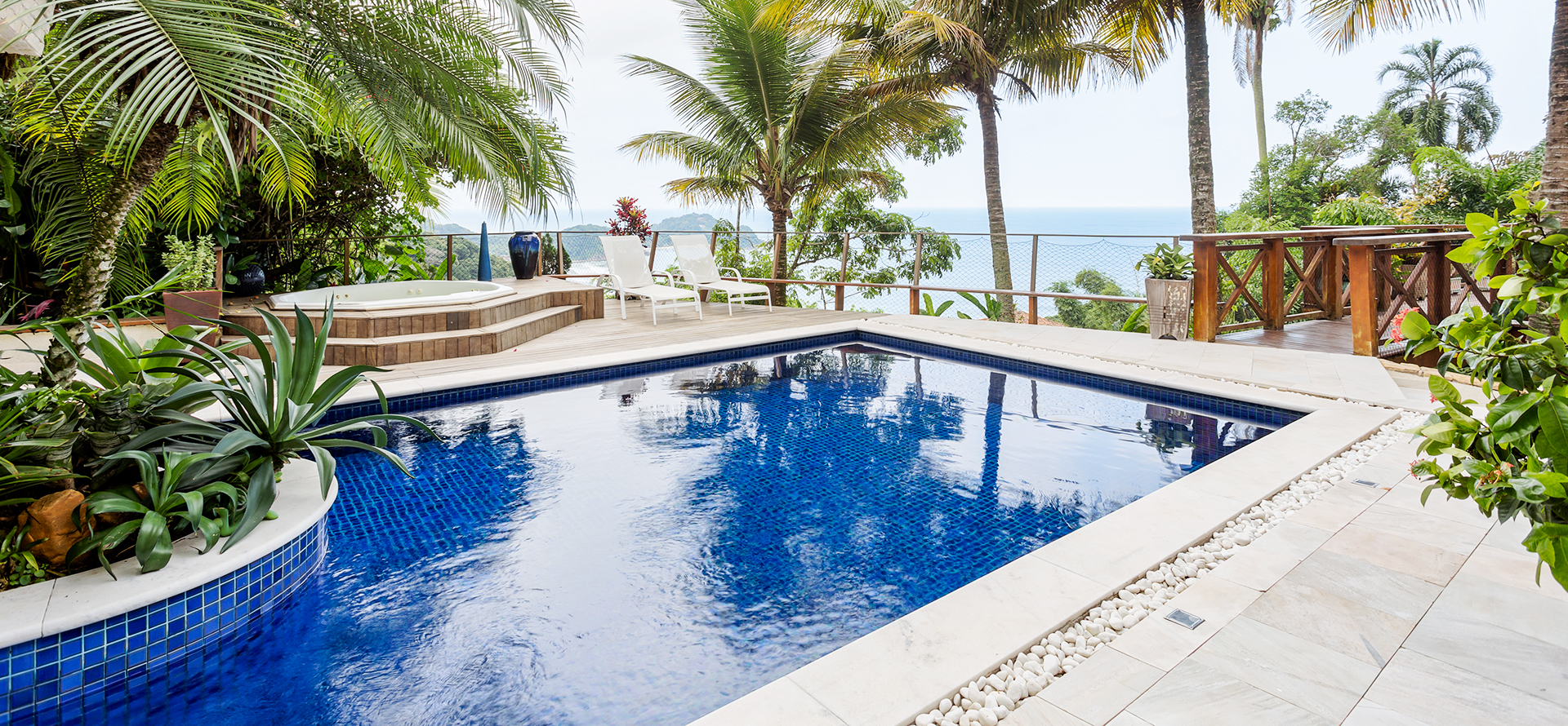 <p style="text-align: center;">UMA CASA <em>completa</em> NO<br />
CONDOMÍNIO TIJUCOPAVA</p>