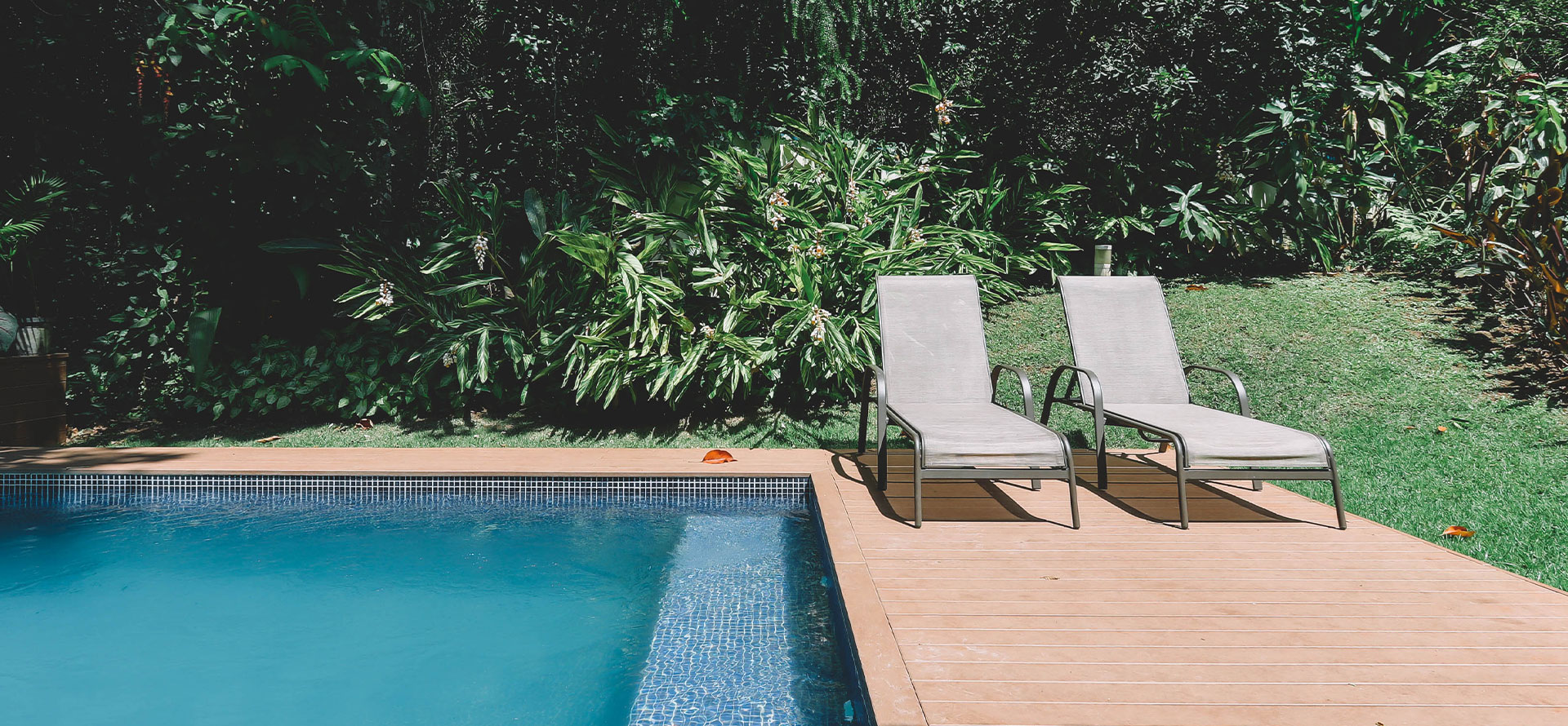 <p style="text-align: center;">Uma imersão em lazer.<br />
Casas com <em>piscinas incríveis</em> para suas férias na praia.</p>