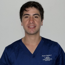 Acercar imagen: Roberto  Riquelme Fuentes, Dentista Concepción