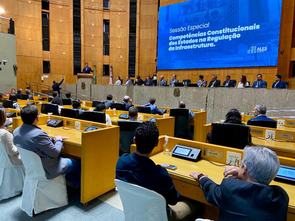 Capa da notícia Secretário da Amunes participa de sessão na ALES sobre regulamentação e fiscalização dos gasodutos de distribuição 