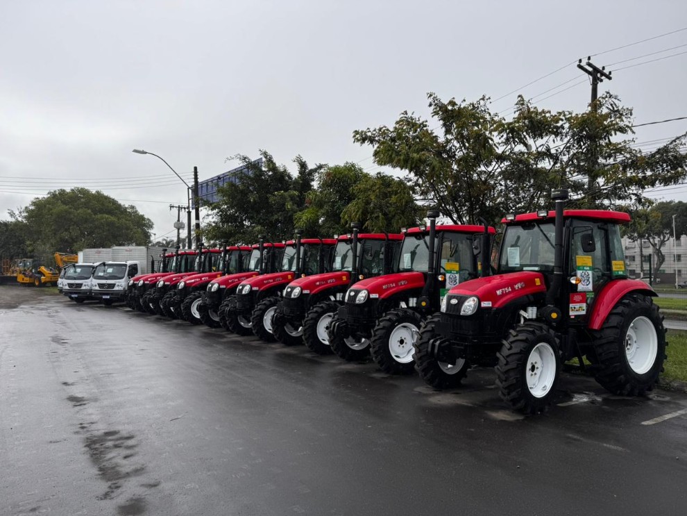 Capa da notícia Governo do Estado entrega 47 máquinas agrícolas a 36 municípios capixabas