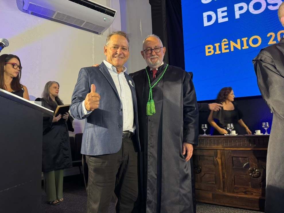 Capa da notícia Amunes prestigia posse da nova presidência no TCEES