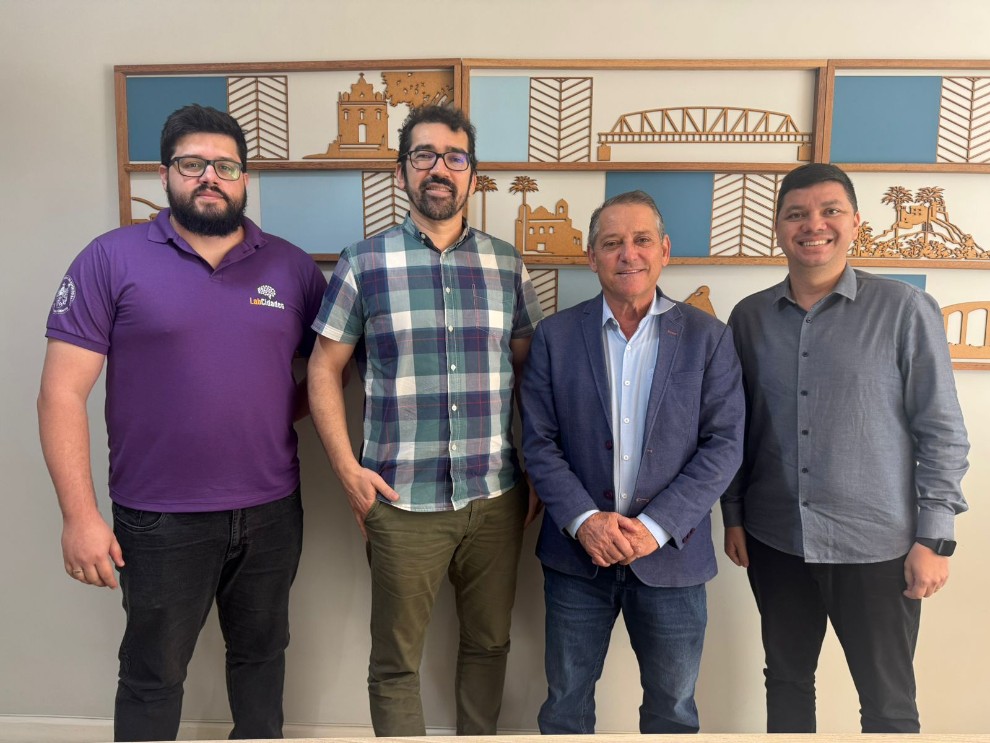 Capa da notícia Presidente da Amunes tem encontro com representantes do LabCidades
