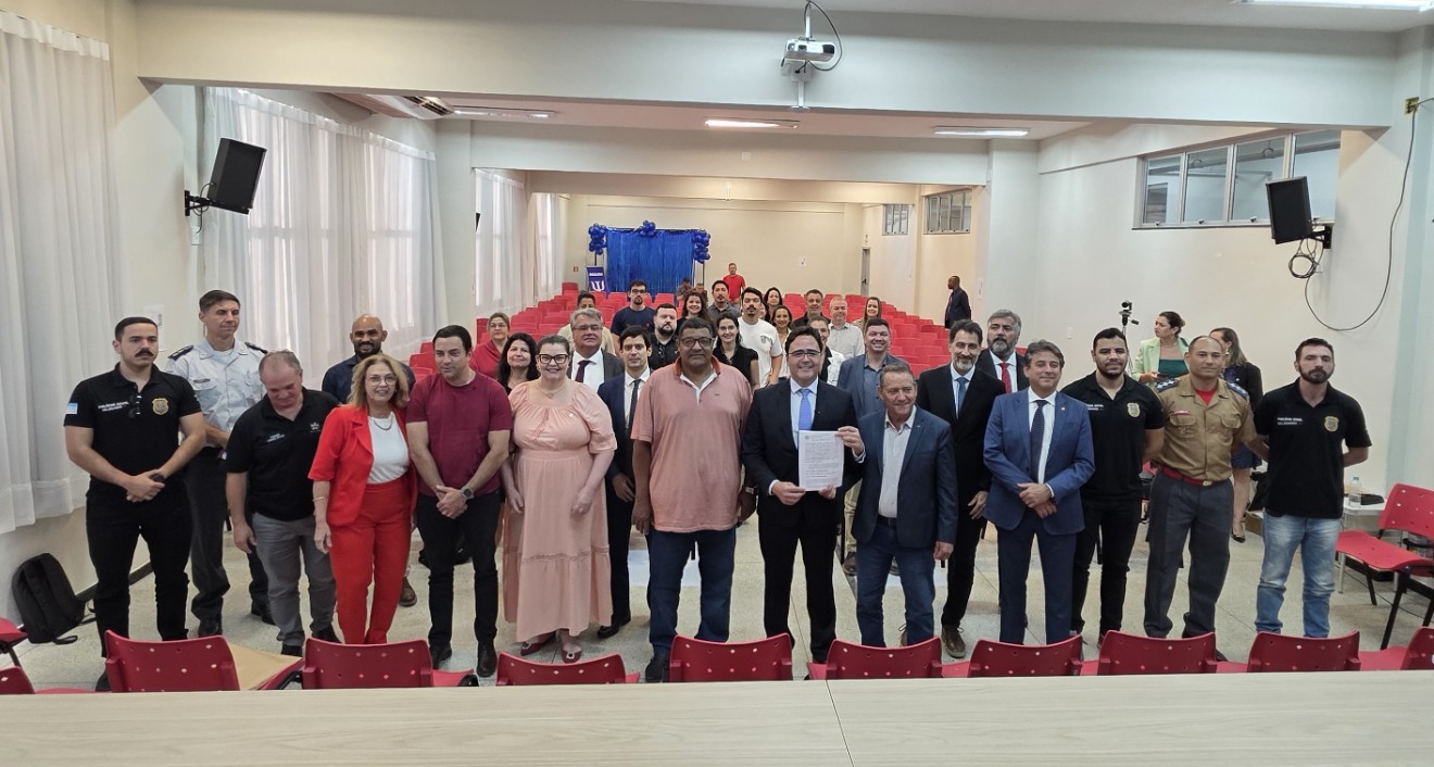 Capa da notícia Amunes e MPES assinam protocolo de intenções para o Selo de Segurança Pública Municipal