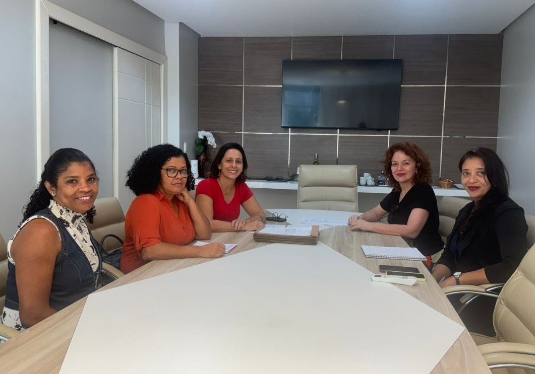 Capa da notícia Amunes discute fortalecimento de políticas para mulheres