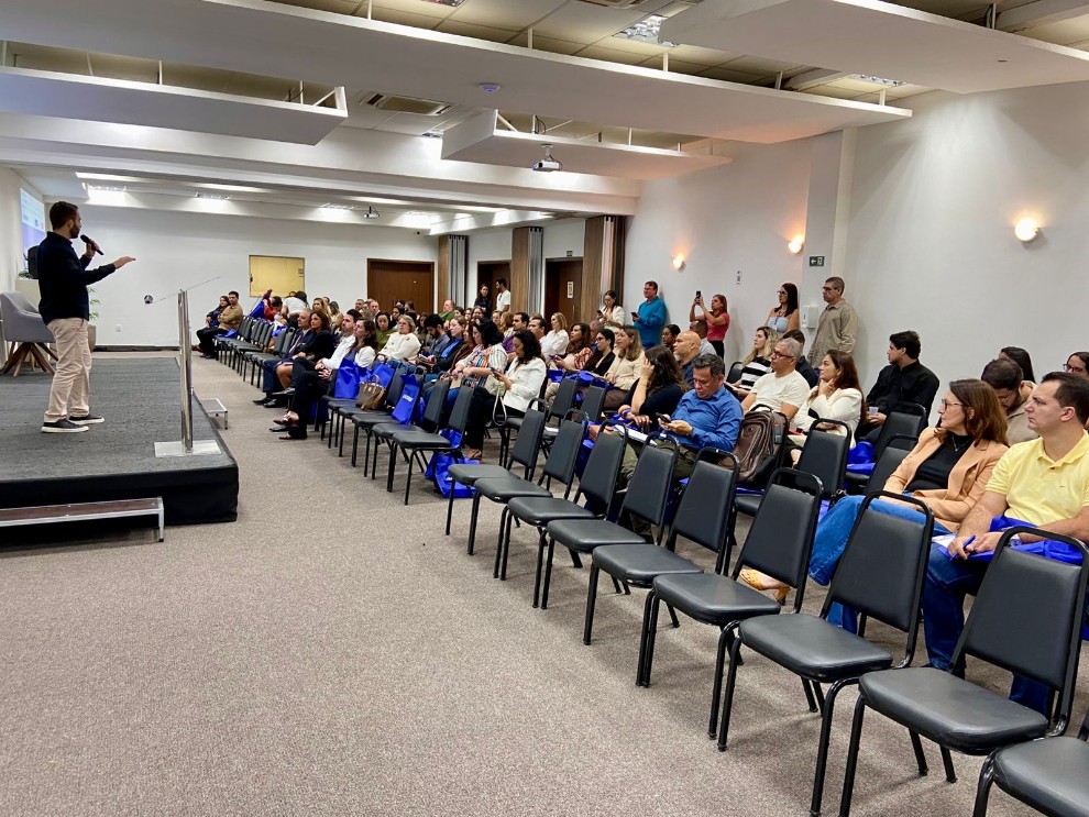Capa da notícia Apresentação do "Licitamunes" durante seminário para servidores municipais