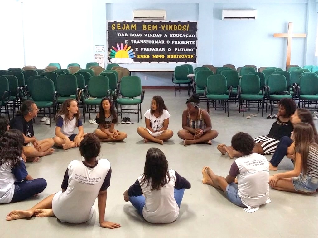 Capa da notícia Alunos da escola de Novo Horizonte participam de curso de teatro