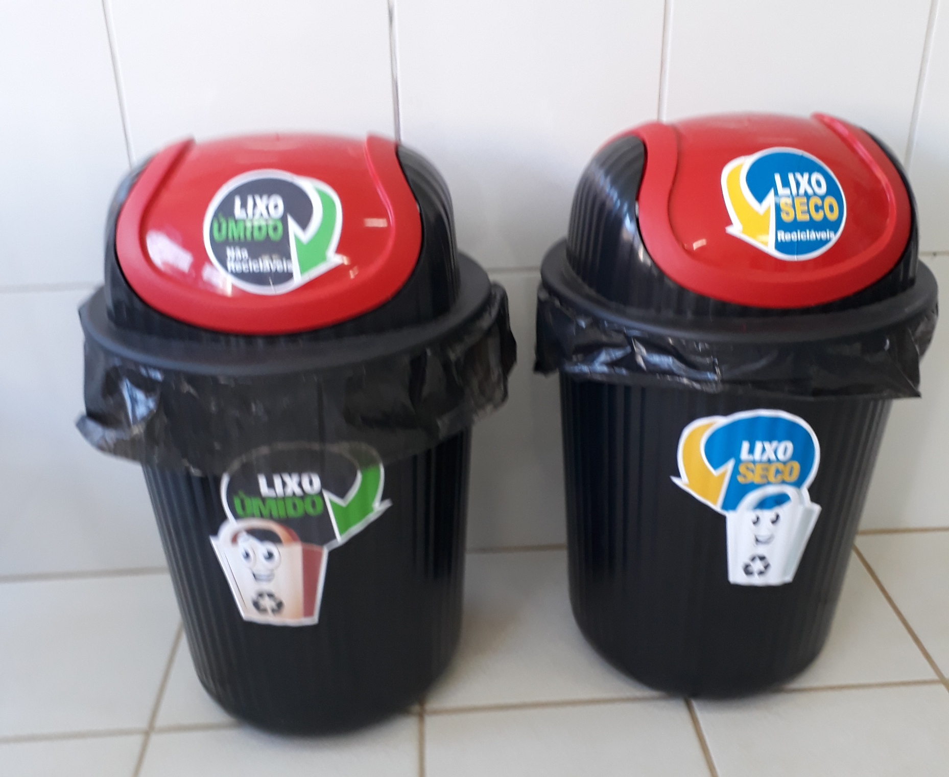 Alunos de Anchieta ajudam recolher mensalmente meia tonelada de lixo reciclável Capa da notícia Alunos de Anchieta ajudam recolher mensalmente meia tonelada de lixo reciclável