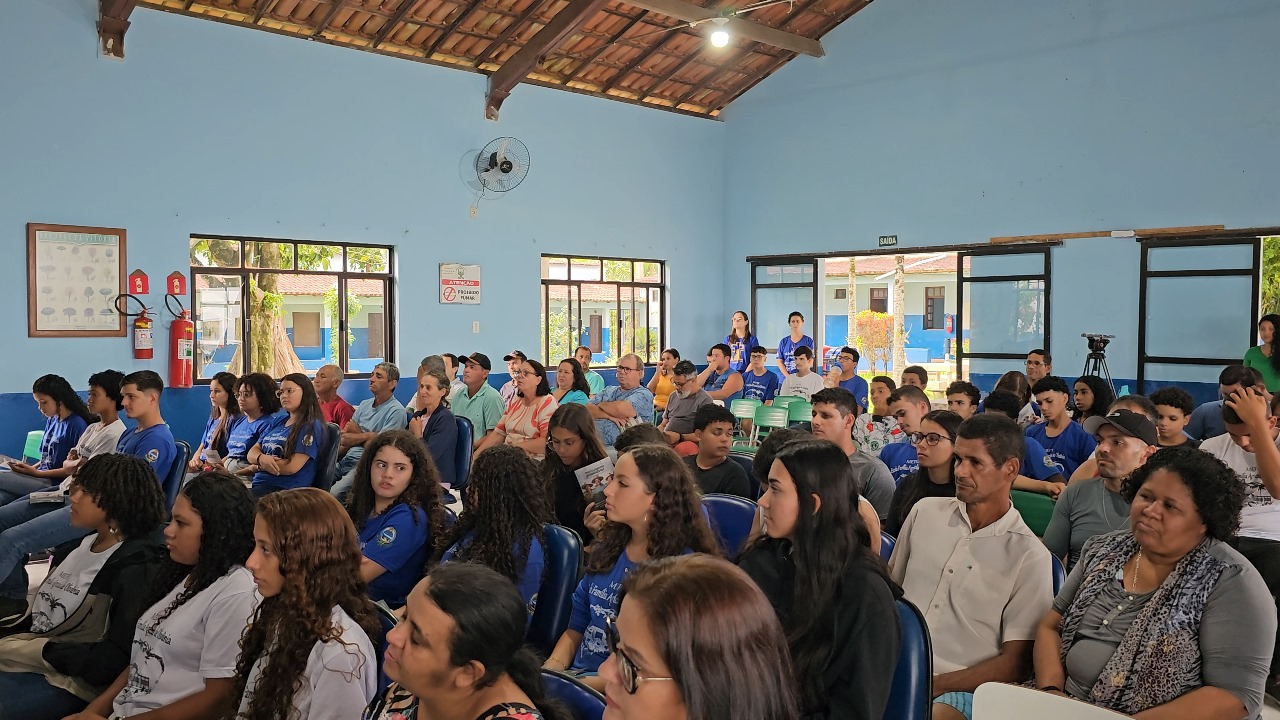 Solenidade de entrega ocorreu na Escola Família Agrícola de Olivânia.