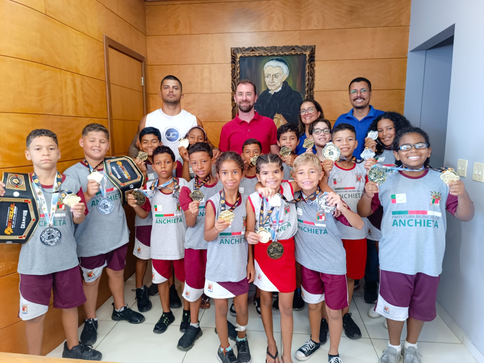 Capa da notícia 15 alunos de Anchieta conquistam medalhas no jiu-jitsu
