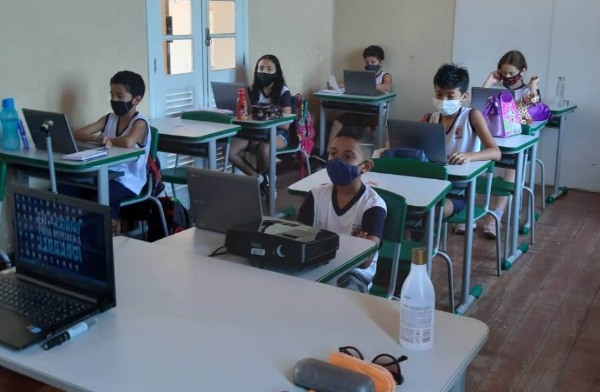 Capa da notícia Professora inova aulas de arte com uso de tecnologia