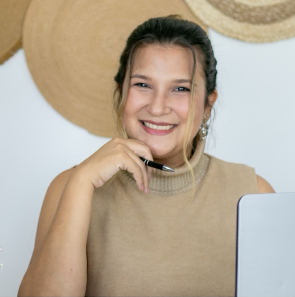 Débora Oliveira Assessora